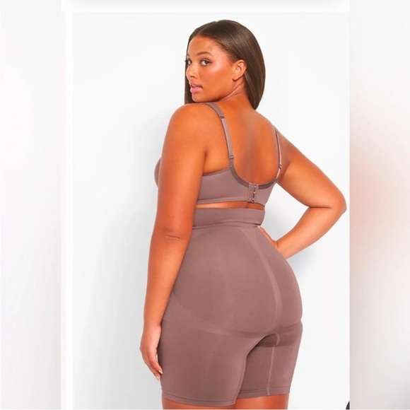 Lane Bryant Level 2 Shaping Ultra High-Waist Short size 18-20W - Picture 2 of 4